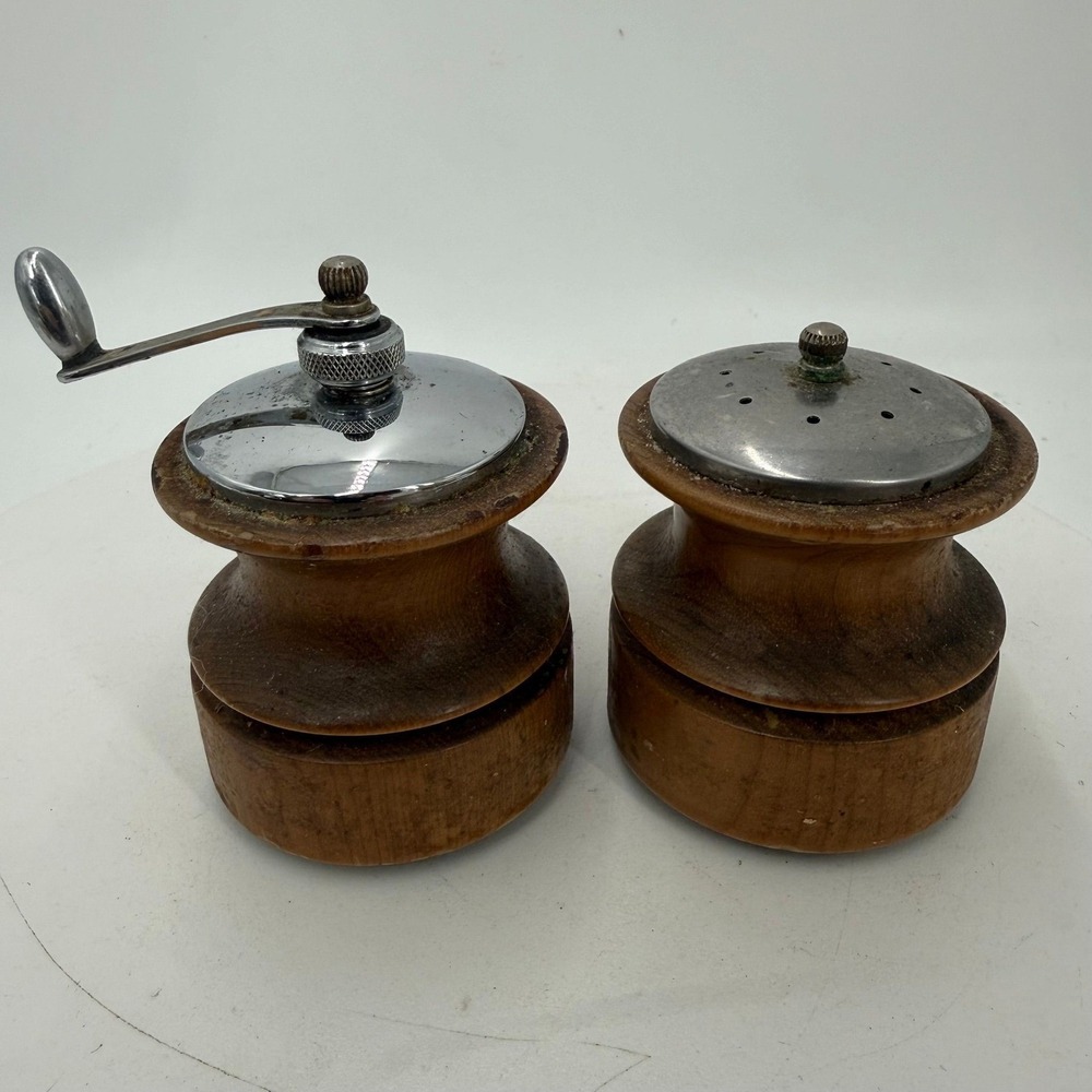 Vtg Wood Salt & Pepper Set Pepper Mill Grinder Los Angeles CA Pat Applied